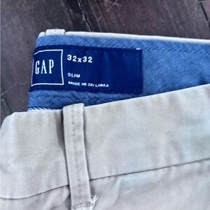 GAP Men's slim Chinos Bundle 32x32 khaki and sage - 2 pair!!